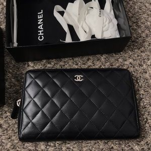 CHANEL clutch/ wallet